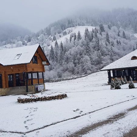 Casa Obcina Bucovinei Hotell Fundu Moldovei Exteriör bild