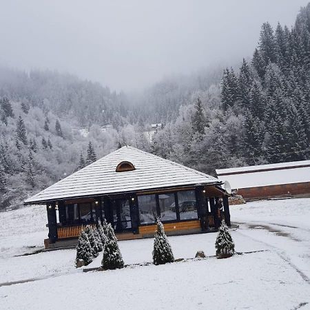 Casa Obcina Bucovinei Hotell Fundu Moldovei Exteriör bild