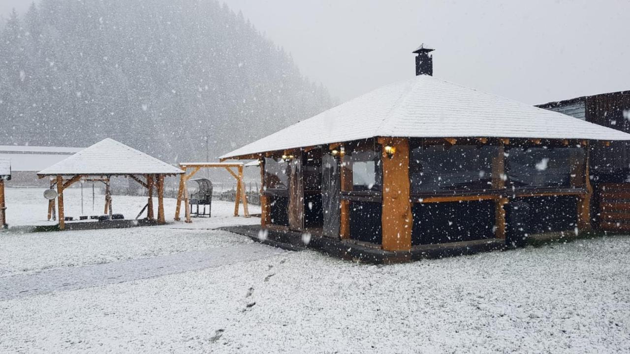 Casa Obcina Bucovinei Hotell Fundu Moldovei Exteriör bild